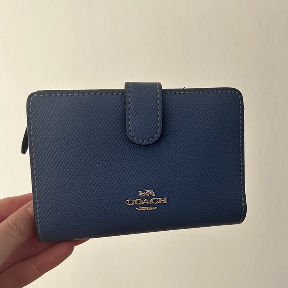 Coach Blue Leather Compact Wallet with Snap Closure-  Pre-owned - Picture 2 of 11